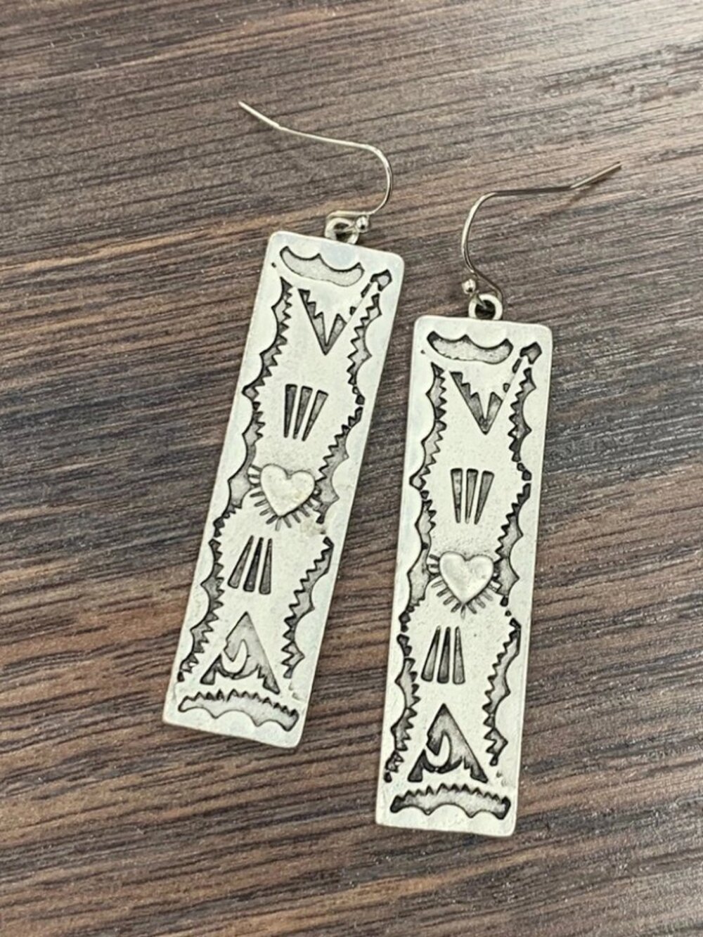 Western Boho Bar Earrings Silver Tone Heart Rodeo Aztec Dangle Earrings